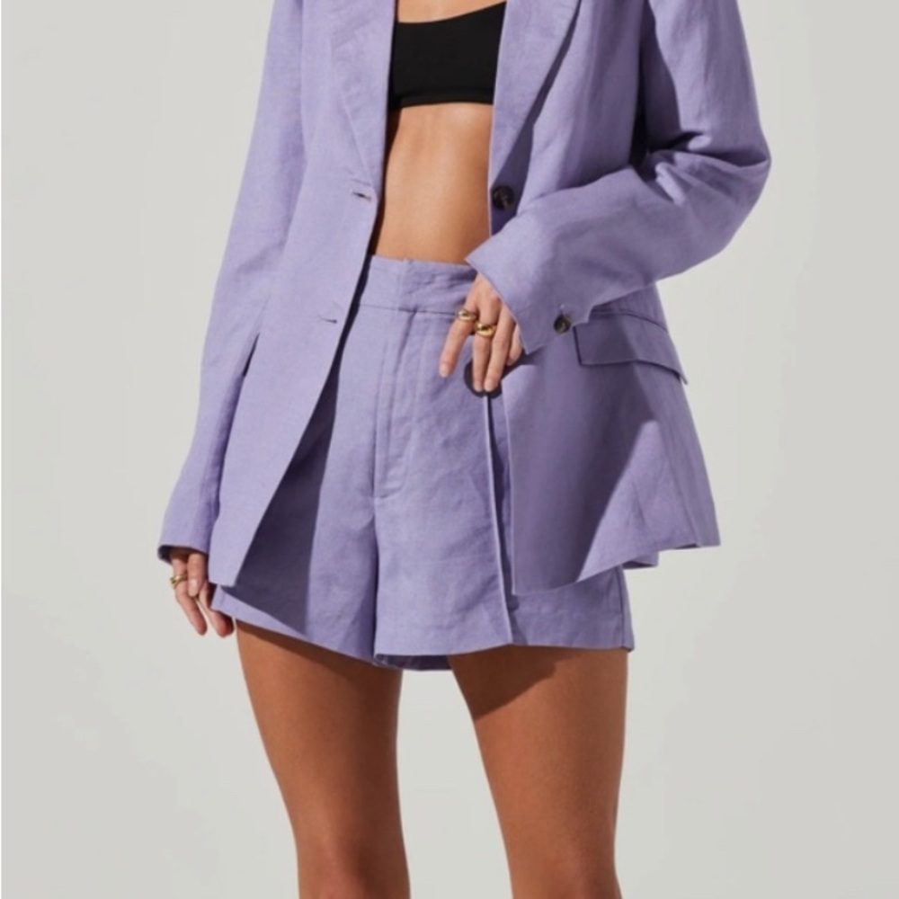 ASTR the label amiah lavender shorts size medium